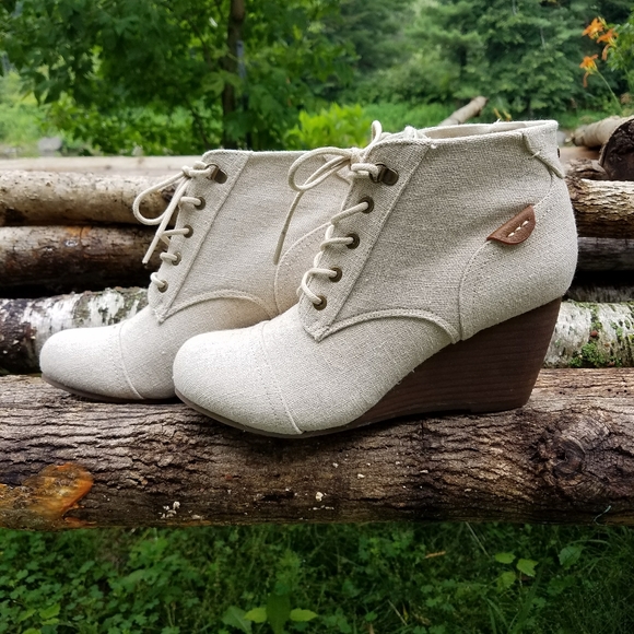 NWT 🎉Host Pick🎉 Chelsee Girl Brand Cream Wedges - Picture 2 of 12